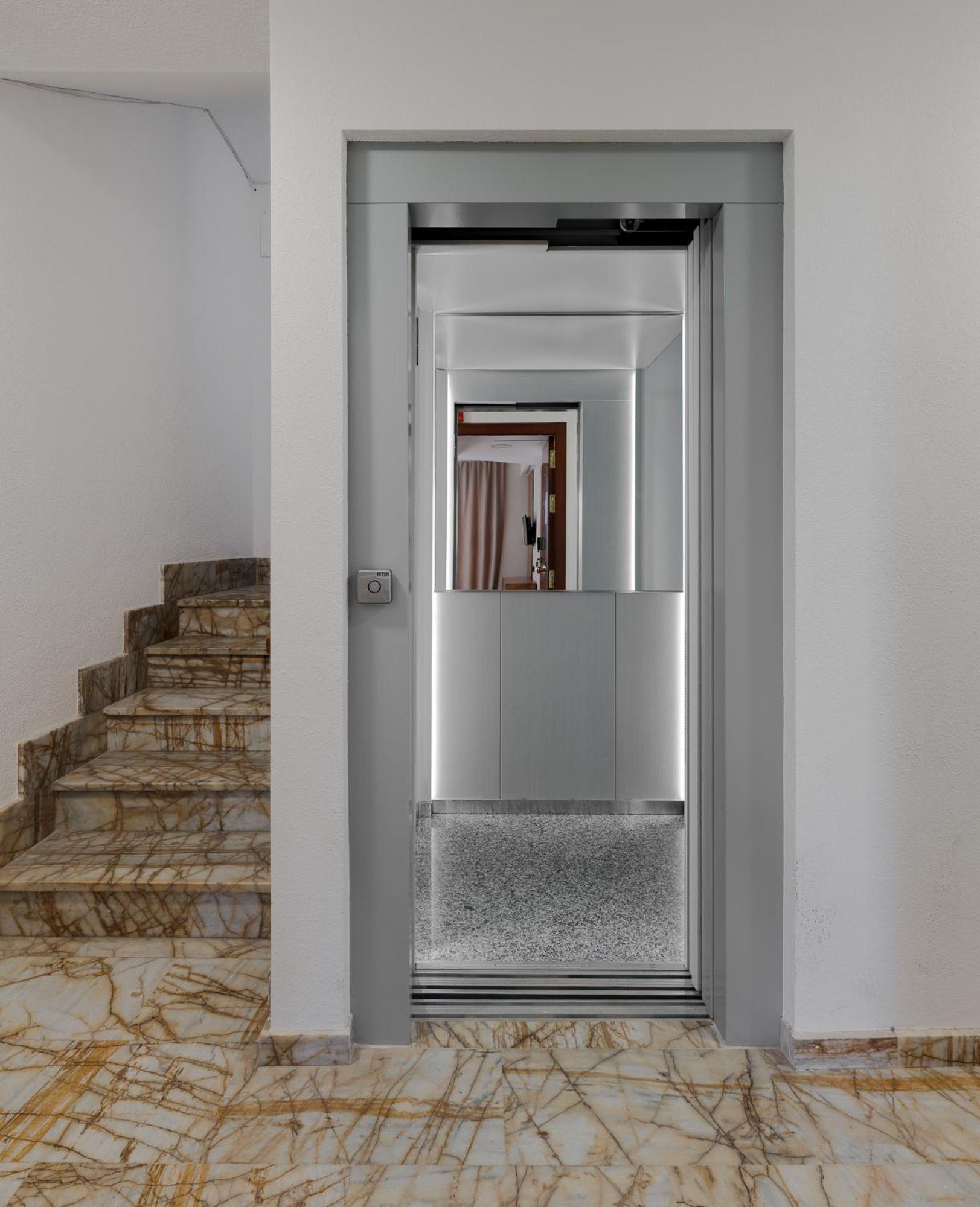 Gerona Square Apartment